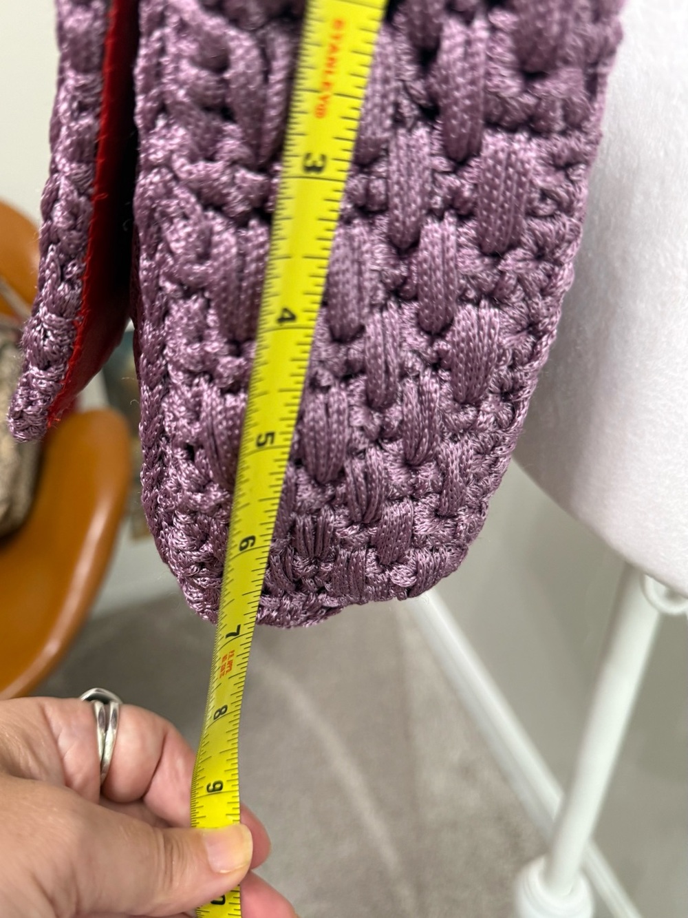 NEW! Handcrafted Mauve Crochet Crossbody Bag with red lining and chain strap - Picture 9 of 10